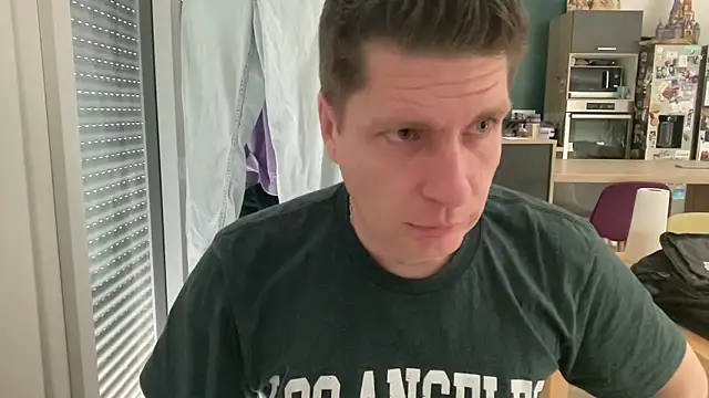 Snapshot of Minmoi1984 chatting on 03/09/26, 02:21 Minmoi1984 online show from 03/09/26, 02:21