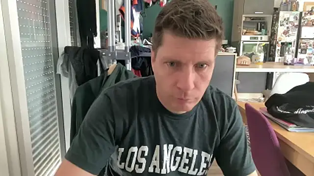 Snapshot of Minmoi1984 chatting on 03/11/26, 09:15 Minmoi1984 online show from 03/11/26, 09:15