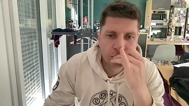 Snapshot of Minmoi1984 chatting on 03/22/26, 02:42 Minmoi1984 online show from 03/22/26, 02:42