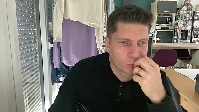 Snapshot of Minmoi1984 chatting on 03/30/26, 11:44 Minmoi1984 online show from 03/30/26, 11:44