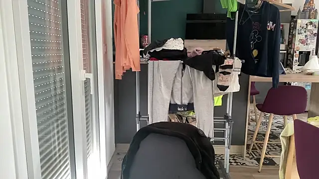 Snapshot of Minmoi1984 chatting on 04/13/26, 09:04 Minmoi1984 online show from 04/13/26, 09:04