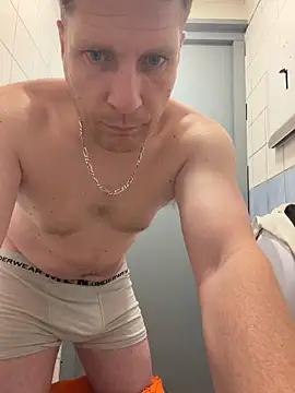 Snapshot of Minmoi1984 chatting on 04/19/26, 08:33 Minmoi1984 online show from 04/19/26, 08:33