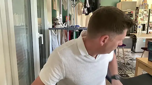 Snapshot of Minmoi1984 chatting on 04/21/26, 09:37 Minmoi1984 online show from 04/21/26, 09:37