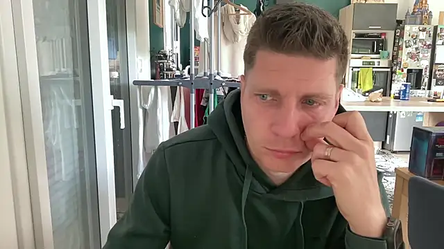 Snapshot of Minmoi1984 chatting on 04/22/26, 08:06 Minmoi1984 online show from 04/22/26, 08:06