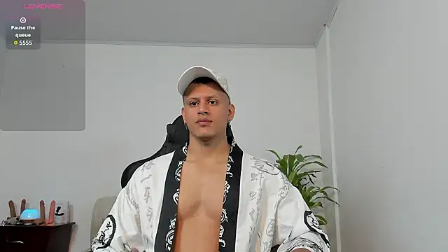 Snapshot of Alex_towerss chatting on 03/10/26, 02:22 Alex towerss online show from 03/10/26, 02:22