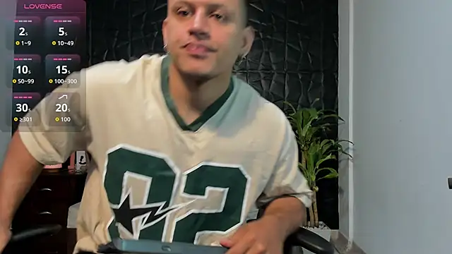 Snapshot of Alex_towerss chatting on 03/17/26, 02:31 Alex towerss online show from 03/17/26, 02:31