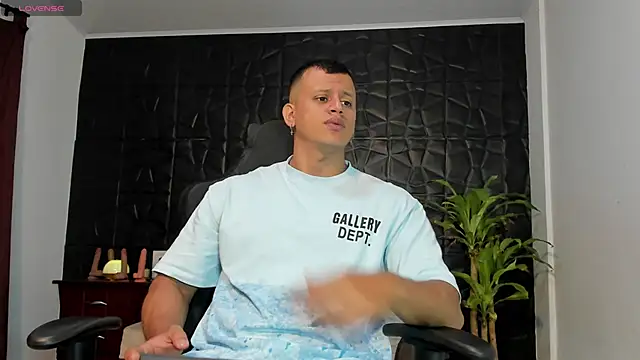 Snapshot of Alex_towerss chatting on 03/28/26, 03:22 Alex towerss online show from 03/28/26, 03:22