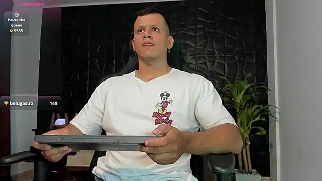 Snapshot of Alex_towerss chatting on 03/30/26, 05:25 Alex towerss online show from 03/30/26, 05:25