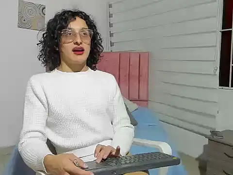 Snapshot of Maverick_angel chatting on 04/13/26, 04:34 Maverick angel online show from 04/13/26, 04:34