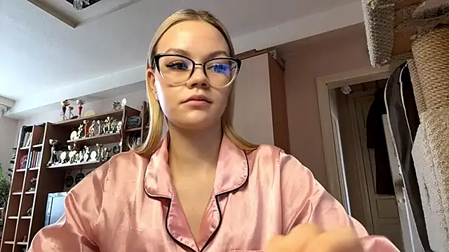 MiaCashe online show from 03/08/26, 09:02