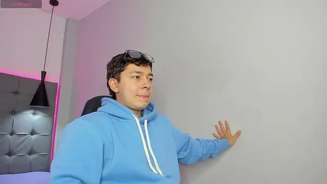 Julian Smith21 online show from 03/12/26, 01:39