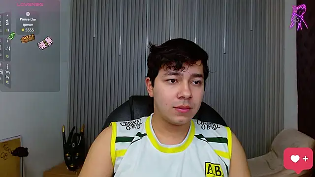 Snapshot of Julian_Smith21 chatting on 05/07/26, 04:07 Julian Smith21 online show from 05/07/26, 04:07