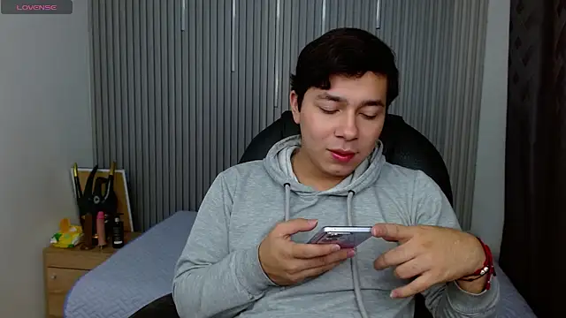 Snapshot of Julian_Smith21 chatting on 05/15/26, 12:39 Julian Smith21 online show from 05/15/26, 12:39