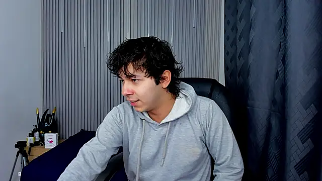 Snapshot of Julian_Smith21 chatting on 05/26/26, 02:18 Julian Smith21 online show from 05/26/26, 02:18