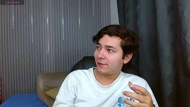 Snapshot of Julian_Smith21 chatting on 06/15/26, 04:25 Julian Smith21 online show from 06/15/26, 04:25