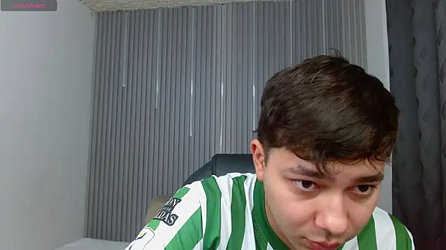 Snapshot of Julian_Smith21 chatting on 07/10/26, 04:06 Julian Smith21 online show from 07/10/26, 04:06