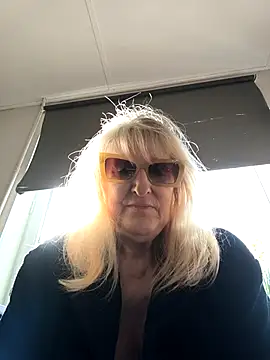 Heidiblueeyes online show from 03/12/26, 08:20