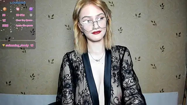 Snapshot of NicoleDaviss chatting on 06/19/26, 07:17 NicoleDaviss online show from 06/19/26, 07:17