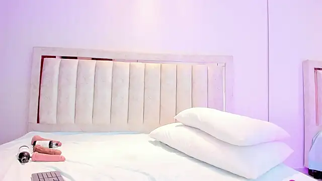 Snapshot of AlaiaMoretti_ chatting on 03/13/26, 05:25 AlaiaMoretti online show from 03/13/26, 05:25