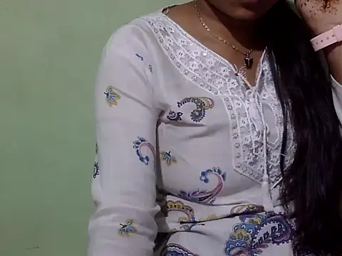 Snapshot of cute_momo_love chatting on 03/01/26, 04:58 cute momo love online show from 03/01/26, 04:58