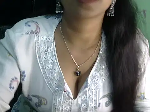 Snapshot of cute_momo_love chatting on 04/19/26, 05:40 cute momo love online show from 04/19/26, 05:40