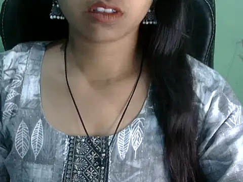Snapshot of cute_momo_love chatting on 04/29/26, 06:06 cute momo love online show from 04/29/26, 06:06