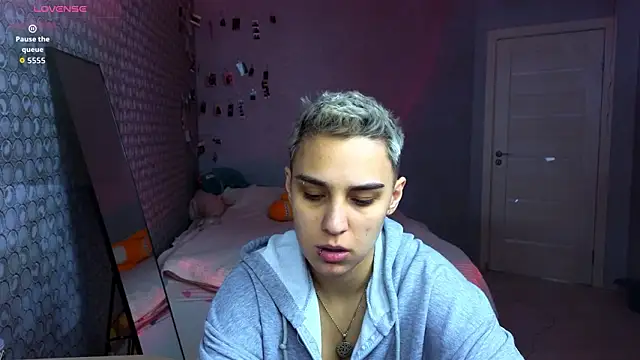 LuxuryLoverss online show from 03/24/26, 11:04