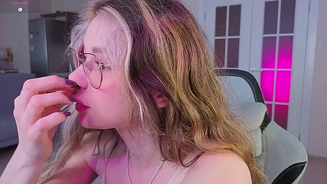 Snapshot of Dipamelly chatting on 04/01/26, 02:01 Dipamelly online show from 04/01/26, 02:01