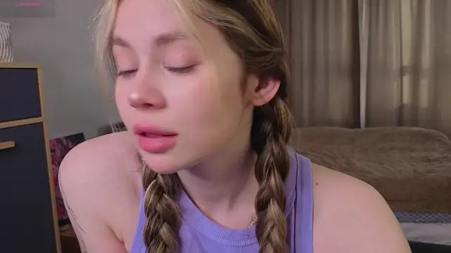 Snapshot of Dipamelly chatting on 04/05/26, 02:09 Dipamelly online show from 04/05/26, 02:09