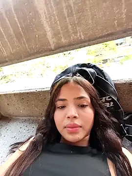 Snapshot of Sexy_cloe_outdoors chatting on 02/25/26, 05:00 Sexy cloe outdoors online show from 02/25/26, 05:00