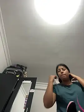 Snapshot of Sexy_mia_outdoors chatting on 04/21/26, 08:09 Sexy mia outdoors online show from 04/21/26, 08:09