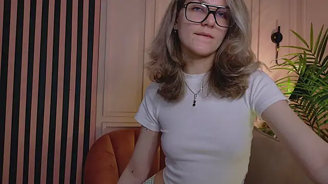 Snapshot of lychee_chan chatting on 04/17/26, 01:14 lychee chan online show from 04/17/26, 01:14