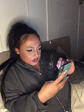 Snapshot of mayawesttt chatting on 03/15/26, 09:43 mayawesttt online show from 03/15/26, 09:43