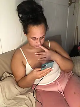 Snapshot of mayawesttt chatting on 03/21/26, 05:05 mayawesttt online show from 03/21/26, 05:05