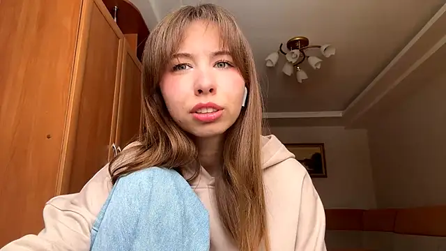 Snapshot of SerenaHawthorne chatting on 02/27/26, 10:04 SerenaHawthorne online show from 02/27/26, 10:04