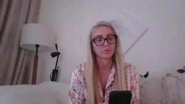 Snapshot of kinkykara25 chatting on 04/12/26, 02:49 kinkykara25 online show from 04/12/26, 02:49