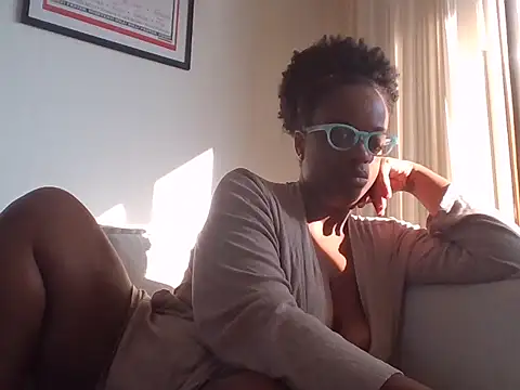 Snapshot of Writergurl69 chatting on 03/19/26, 02:43 Writergurl69 online show from 03/19/26, 02:43