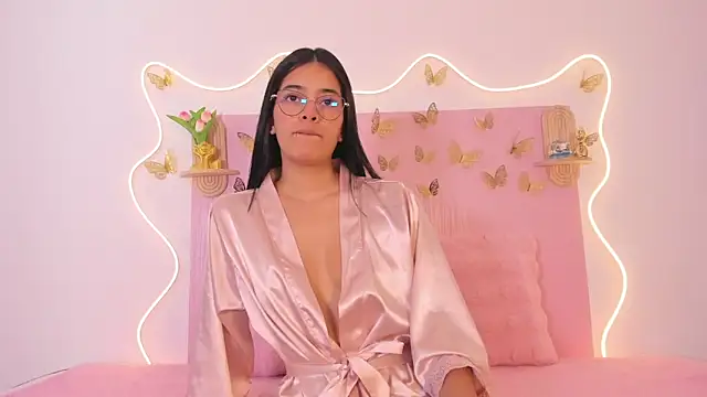 Snapshot of Isaa-queen chatting on 04/05/26, 02:36 Isaa-queen online show from 04/05/26, 02:36