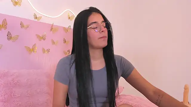 Snapshot of Isaa-queen chatting on 04/15/26, 08:09 Isaa-queen online show from 04/15/26, 08:09