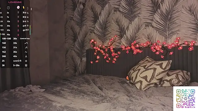 Snapshot of HinaVibe chatting on 04/18/26, 07:07 HinaVibe online show from 04/18/26, 07:07