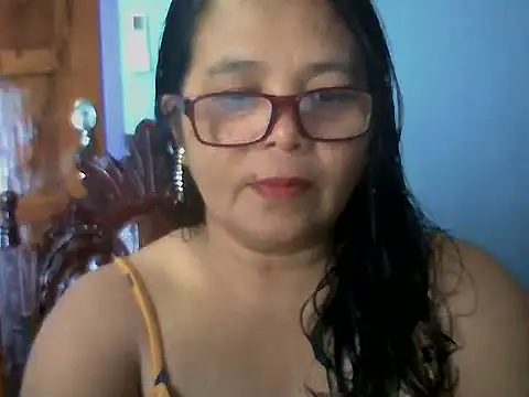 Snapshot of Flowerblossom123 chatting on 05/05/26, 04:42 Flowerblossom123 online show from 05/05/26, 04:42