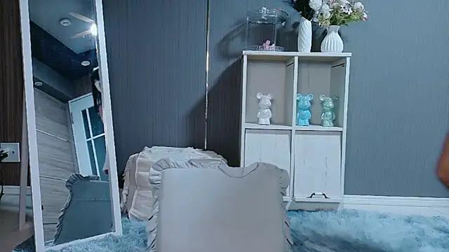 Remi-chan online show from 03/17/26, 05:44