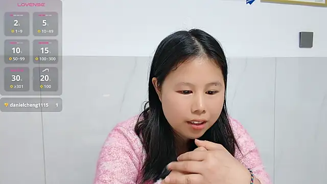 Snapshot of Hannah-33 chatting on 02/25/26, 10:03 Hannah-33 online show from 02/25/26, 10:03