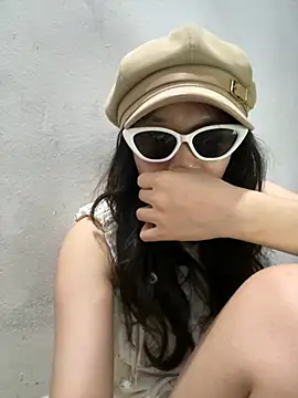 Snapshot of Nancyk6 chatting on 05/17/26, 04:25 Nancyk6 online show from 05/17/26, 04:25