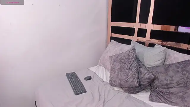 Snapshot of ursafrost chatting on 03/25/26, 04:07 ursafrost online show from 03/25/26, 04:07