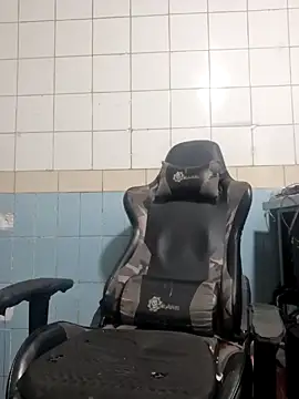 Snapshot of boyp3netrat0r chatting on 04/10/26, 11:42 boyp3netrat0r online show from 04/10/26, 11:42