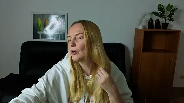 Snapshot of Bella_soulmate chatting on 07/11/26, 05:32 Bella soulmate online show from 07/11/26, 05:32