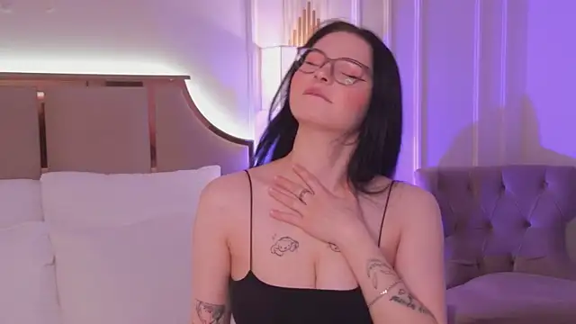 CindyMil online show from 05/01/26, 05:56