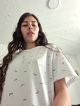 Snapshot of IrisBound chatting on 04/19/26, 02:49 IrisBound online show from 04/19/26, 02:49