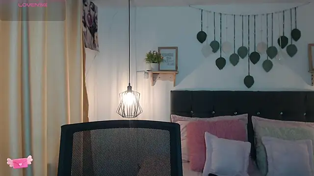 Emma hassani online show from 03/28/26, 02:27